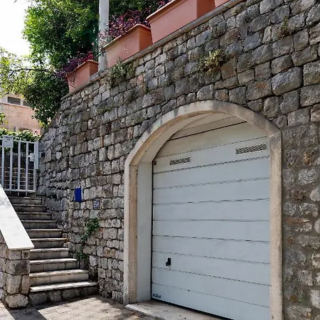 Salicula Art Gallery